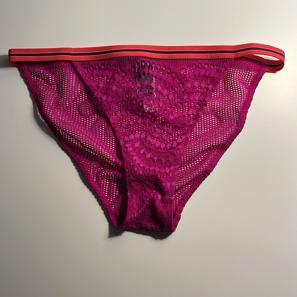 Matching Lingerie Set - Picture 5 of 6